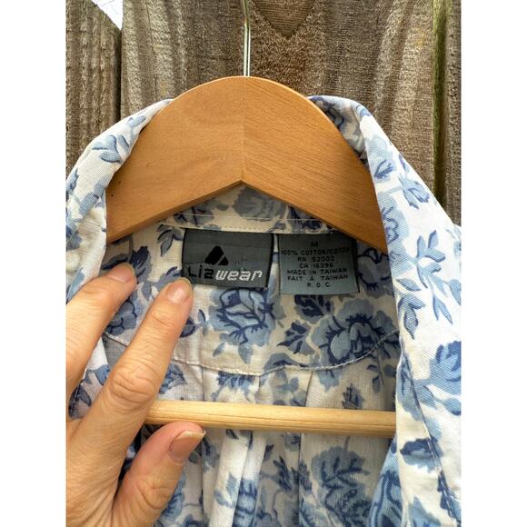 90s Lizwear Blue Rose Button-Down - 90s Vintage - Cottagecore - Porcelain Blue - Picture 4 of 5